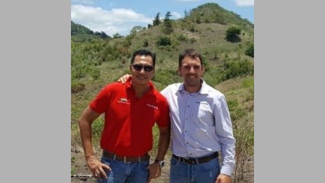 Dr. Jun Punzalan, Filipino partner and CEO of Plaridel Products and Mr. Jordi Coletas export manager of Semen Cardona.