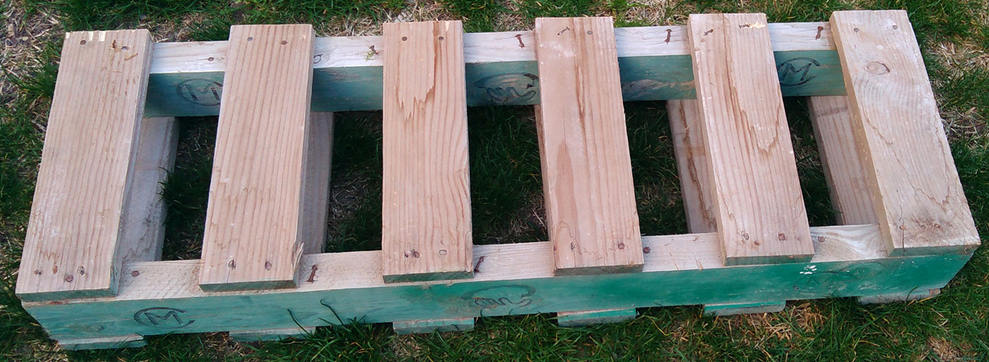 Pallet shop boot rack