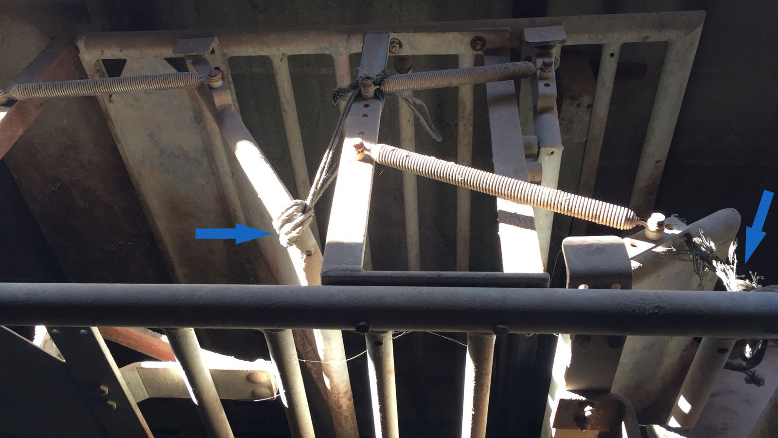 <p><span><span><span><span>Photo 3. At the beginning of the training, the solid doors are left slightly open.</span></span></span></span></p>
