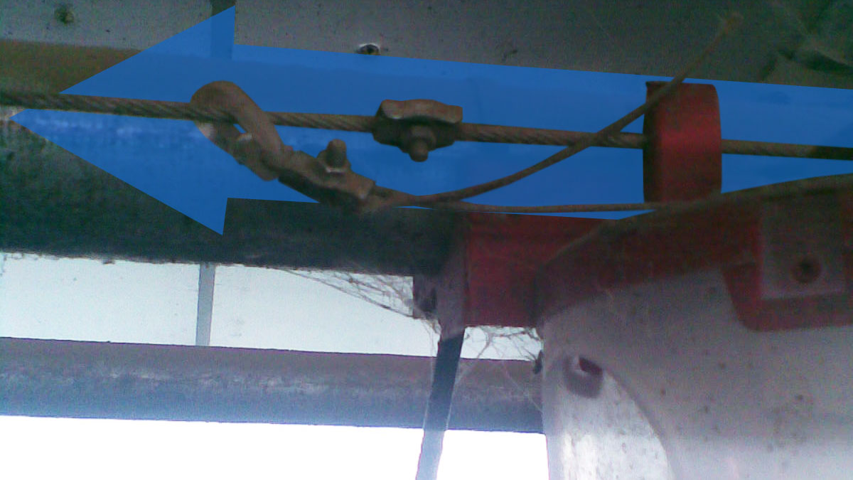 <p>When the cable moves in the direction of the arrow, the eye bolt will act as a stopper and will pull the lever that delivers the feed from the dispenser</p>
