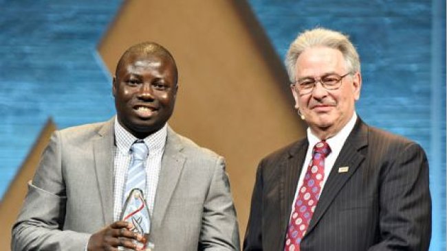 Saheed Salami, representing the University of Catania in Italy, accepts the graduate award at the Alltech Young Scientist program during ONE: The Alltech Ideas Conference 2018. 