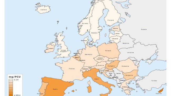 Spatial distribution of overall sales of all antimicrobials for food-producing animals, in mg/PCU,
for 30 countries, for 2016.