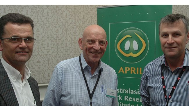 APRIL CEO & Chief Scientist, Prof John Pluske (right) described the ARC grant as significant, with improving pig welfare a hot button issue in the Australasian pork industry. He was pictured in Melbourne at the recent APRIL stakeholders’ day with APRIL Chairman Dennis Mutton (centre) and APRIL Manager Commercialisation and Research Impact, Dr Charles Rikard-Bell.