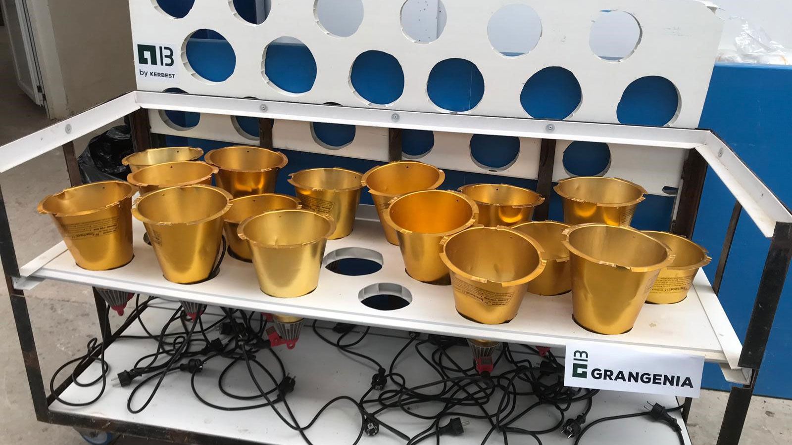 Picture 1: Cart designed for drying and storage of heating lamps from farrowing units (photo courtesy of Grangenia)
