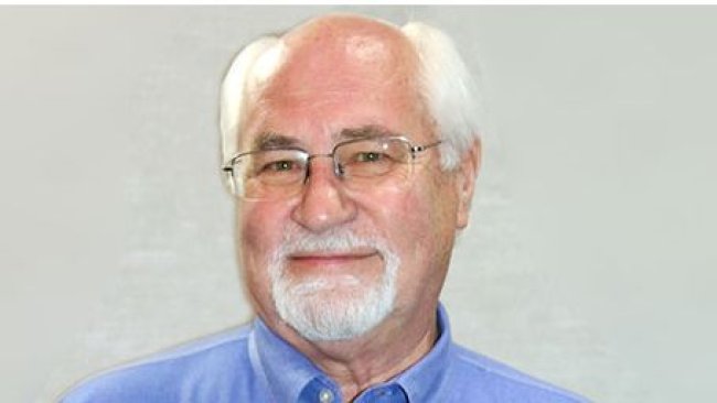 Dr Steven Hen ry, recipient of the AASV Foundation Heritage Award