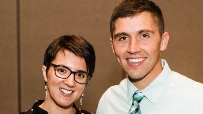 University of Minnesota veterinary professor Perle Zhitnitskiy, DVM, MSpVM, congratulates Zack Talbert, a University of Illinois veterinary student who won the annual Morrison Swine Innovator Prize.