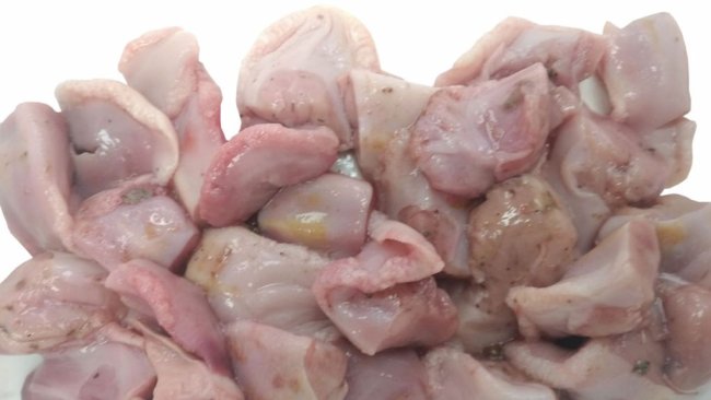 Photo 1. Tongues from dead nursing piglets.