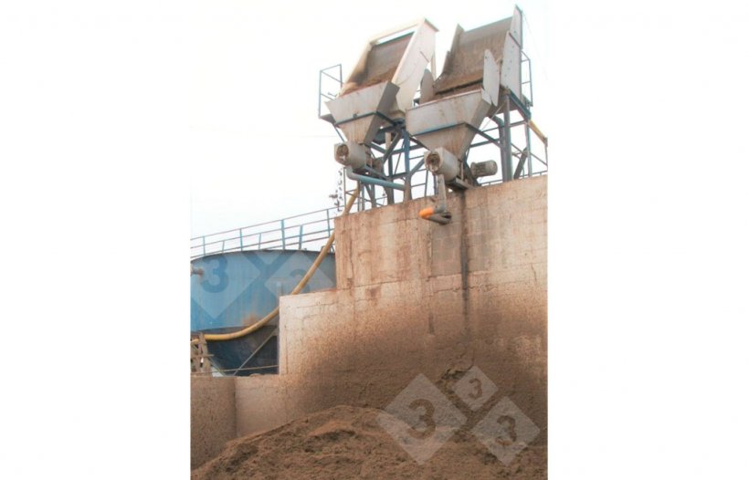 Figure 2. Static screen type solid/liquid separator.
