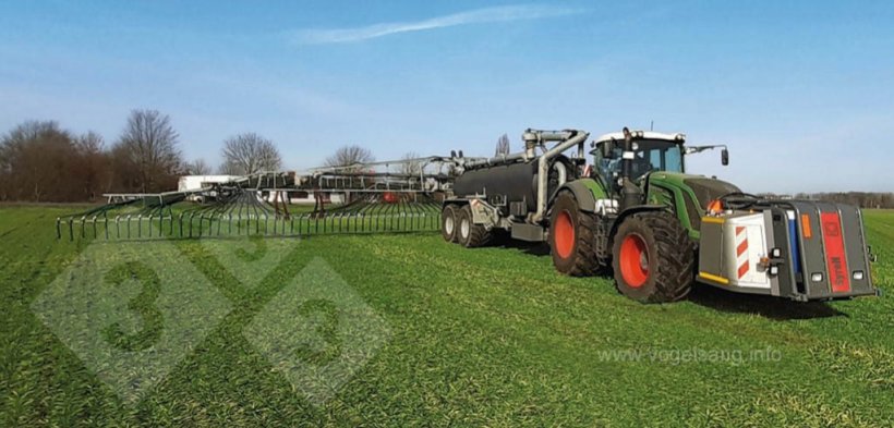 Figure 3. Equipment attached to the tractor-tank for slurry acidification during agricultural application. Photo courtesy of www.vogelsang.info.
