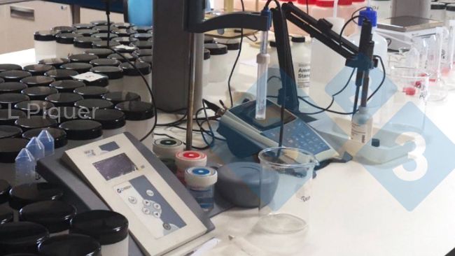 Photo 2. The slurry was analyzed for composition and in vitro tests were performed to determine potential ammonia and methane emissions.
