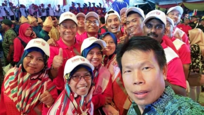 Dr. Azmi Lila, winner of the Veterinary Education category of the WVA Global Veterinary Awards