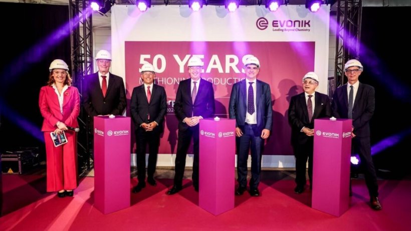 From left to right: Dorien Leyers, event moderator; Norbert Steier, Head of Production and Technology of Animal Nutrition business line, Evonik Operations GmbH; Thomas Wessel, Chief Human Resources Officer and Labor Director, Evonik Industries AG; Johann-Caspar Gammelin, Member of the Executive Board, Evonik Operations GmbH, and President Nutrition &amp; Care; Johan Klaps, Port Alderman of Antwerp; Dr. Gaetano Blanda, Senior Vice President and Head of Animal Nutrition business line, Evonik Operations GmbH; Ivan Pelgrims, General Manager, Evonik Antwerpen NV.
