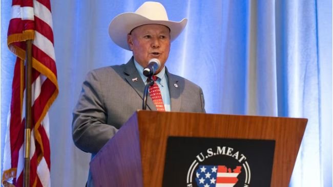 USMEF Chair Steve Hanson, a rancher and cattle feeder from southwestern Nebraska, welcomes USMEF members to Indianapolis