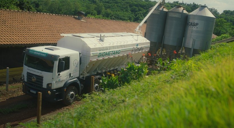 Feed delivery truck powered by biomethane produced at the biogas plant as part of the Su&iacute;no Verde project.

