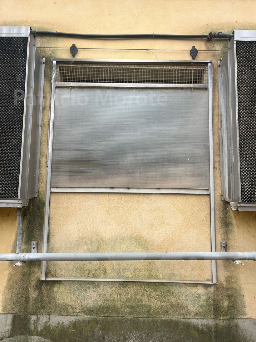 Photo 3. Check the condition of windows and cables.
