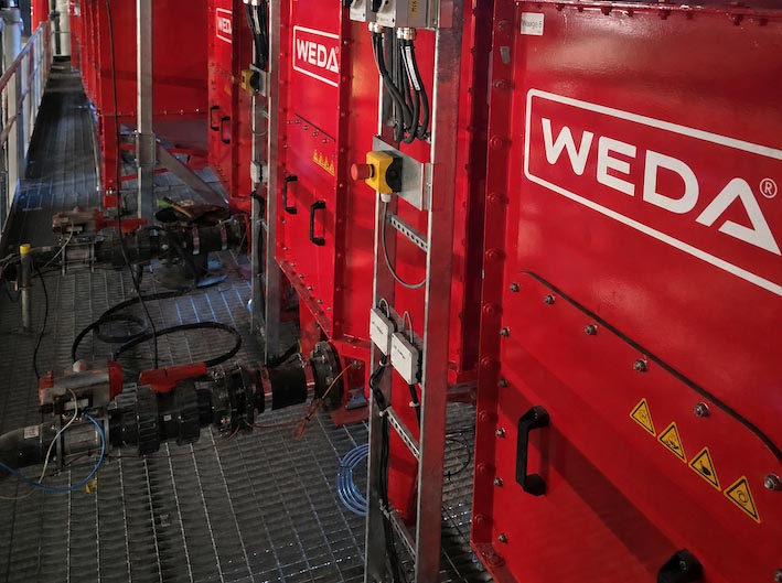 WEDA’s new, award-winning QEW now eliminates the need to enter the tank and allows the bearing to be replaced in just a few minutes directly from the outside at barn floor level.